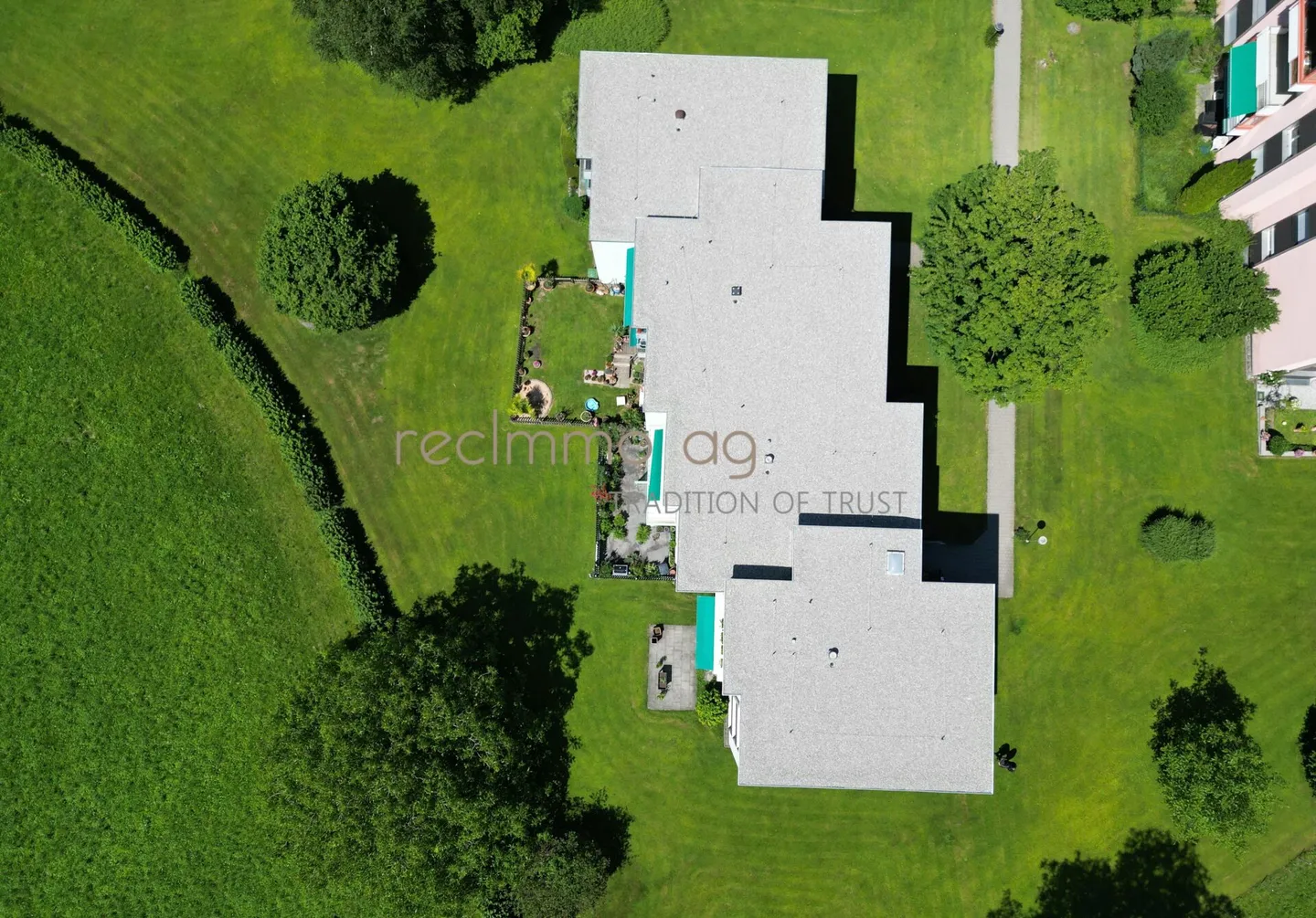Appartamento 3.5 camere ben curato con balcone vetrato e vista panoramica - Foto 8 di 9