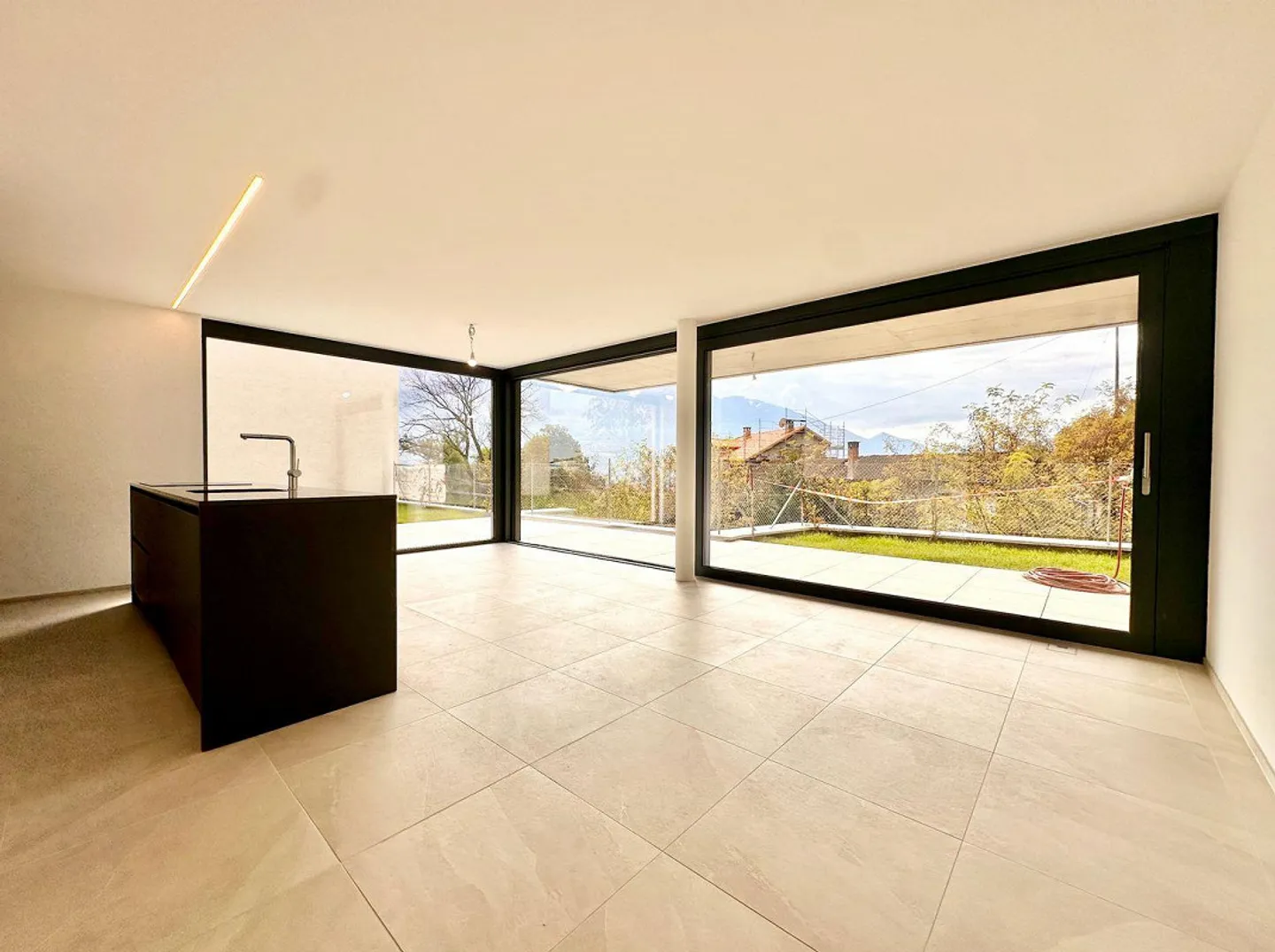 Appartements 3.5 pièces avec jardin privé et vue sur le lac - Tenero - Photo 2 sur 13