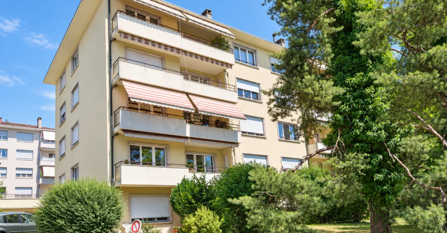 Pully – A Green Gem for this Generous 6-Room Renovated Apartment - Photo 8 of 8