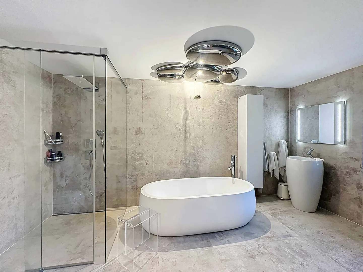 Une ferme d'exception nichée au pied sud de Chasseral - Photo 8 sur 13