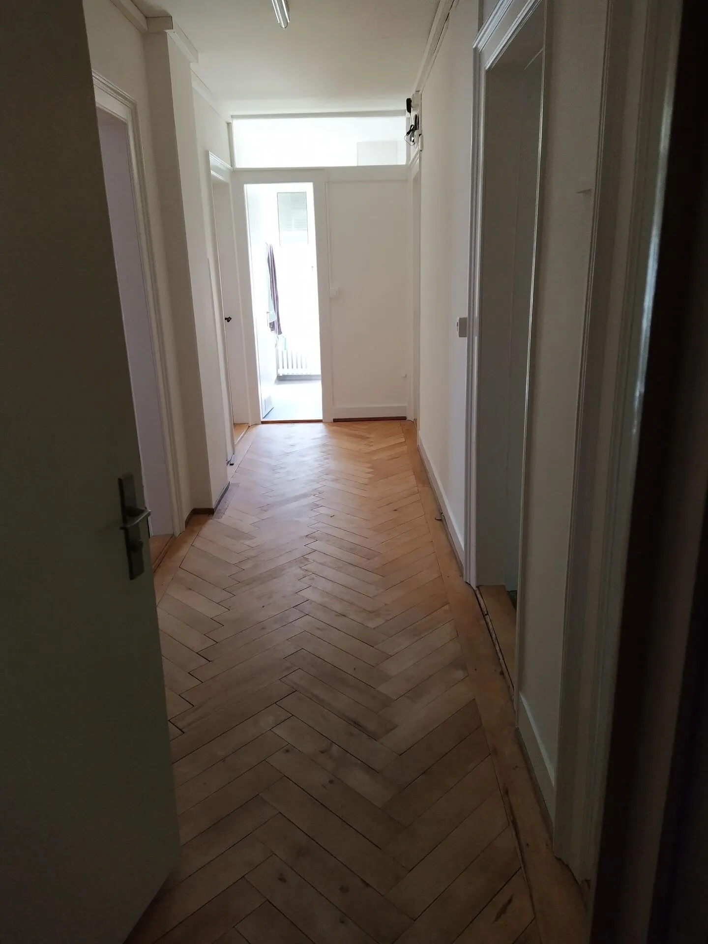 Camera condivisa accogliente e arredata vicino all'università e alla stazione ferroviaria, 2° piano a destra camera 2 - Foto 3 di 5