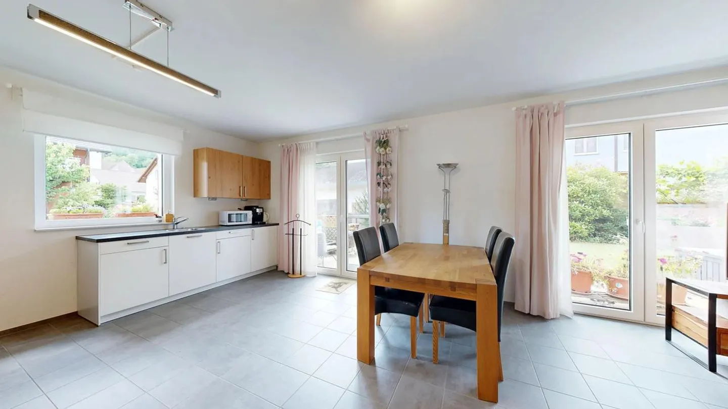 Beautiful 4.5-room single-family house with 2.5-room apartment - Photo 11 of 13