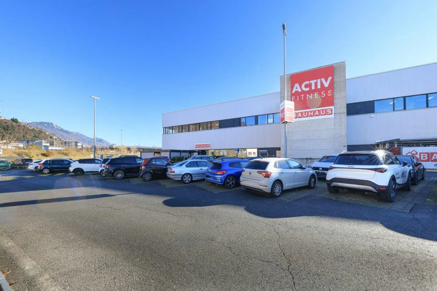 LOSONE - Geräumiger Geschäftsraum zur Büronutzung - Foto 7 von 7