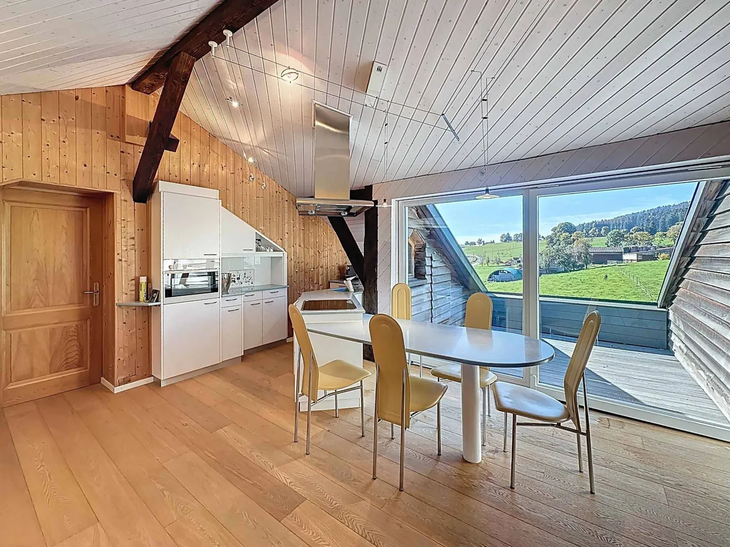 Une ferme d'exception nichée au pied sud de Chasseral - Photo 9 sur 13