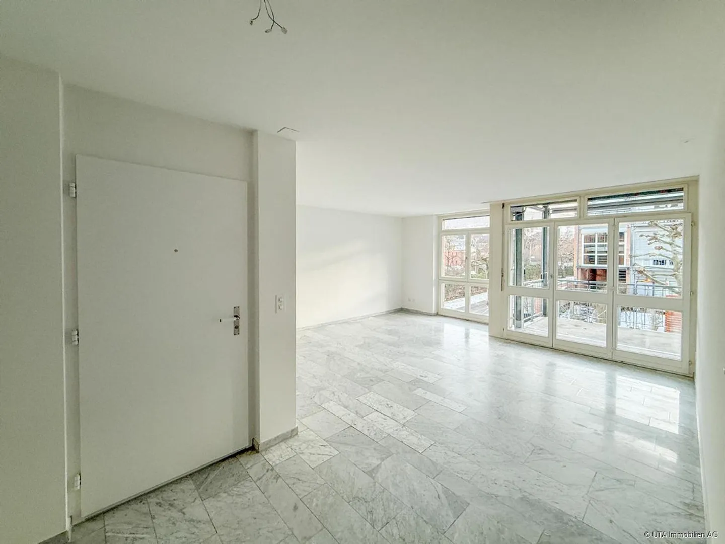 Condominium Pratique Près de l'Arrêt de Bus - Photo 2 sur 11