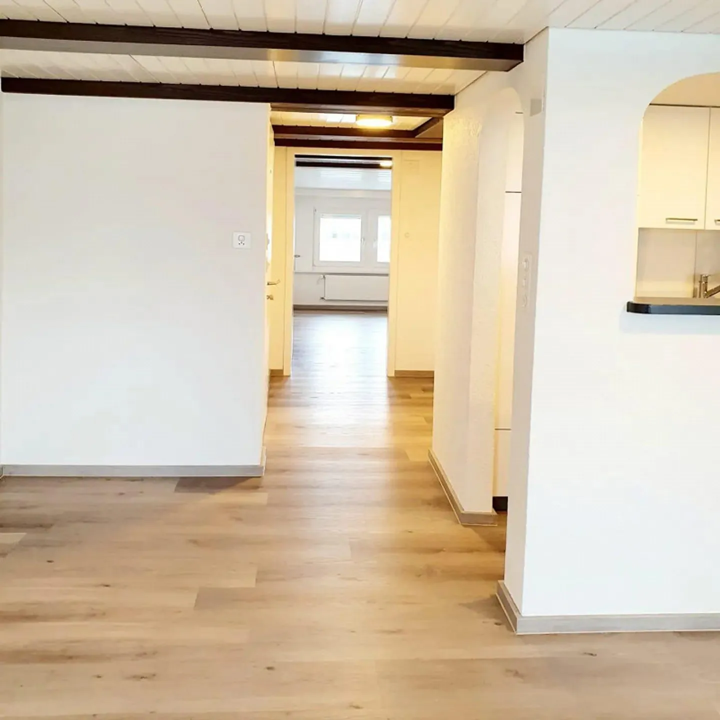 Top renoviert: Stilvolle 2.5 Zimmer-Wohnung im Herzen der Stadt - Foto 2 di 10