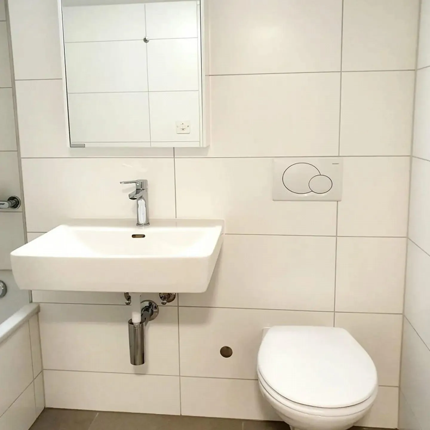 Top renoviert: Stilvolle 2.5 Zimmer-Wohnung im Herzen der Stadt - Foto 4 di 10