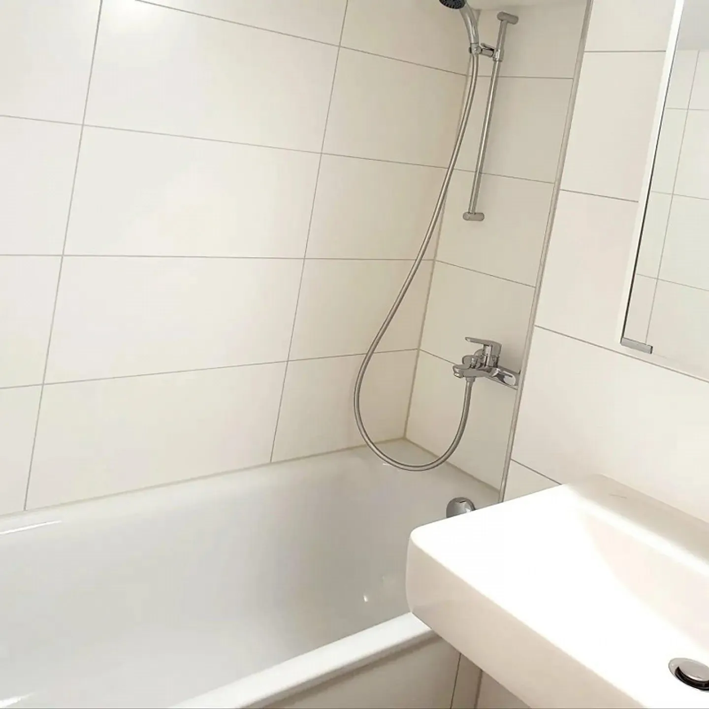 Top renoviert: Stilvolle 2.5 Zimmer-Wohnung im Herzen der Stadt - Foto 6 di 10