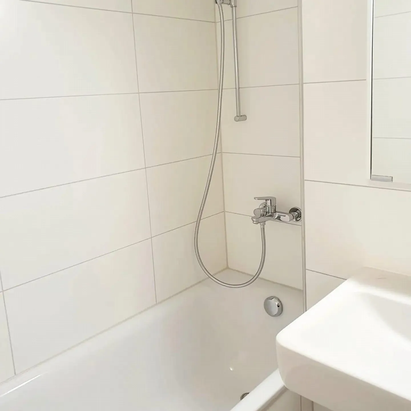 Top renoviert: Stilvolle 2.5 Zimmer-Wohnung im Herzen der Stadt - Foto 3 di 10