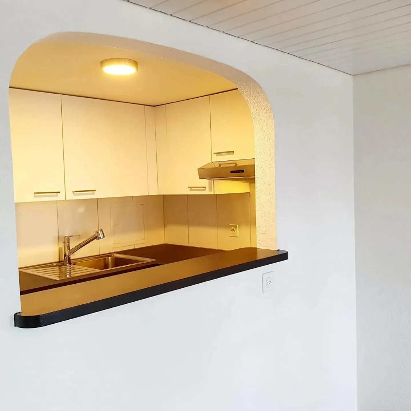 Top renoviert: Stilvolle 2.5 Zimmer-Wohnung im Herzen der Stadt - Foto 8 di 10