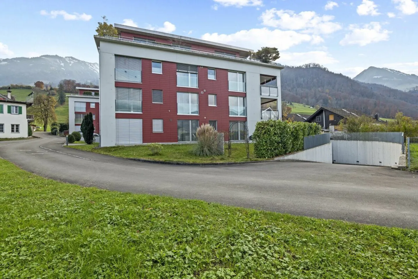 Ampio appartamento con giardino e parcella privata sul lago - Foto 2 di 8