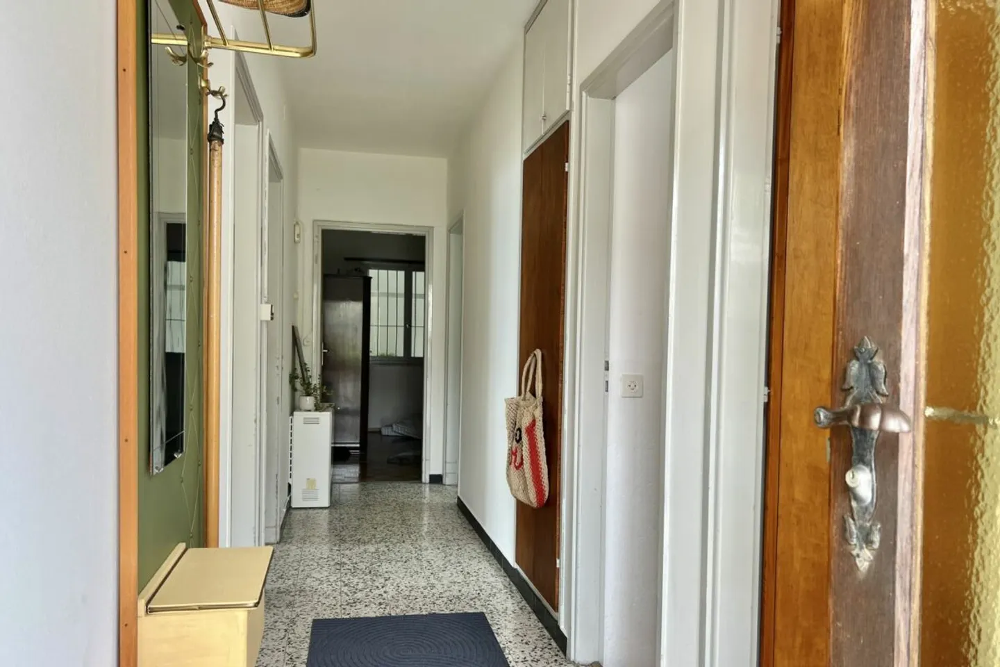 Appartamento 4,5 locali in una casa bifamiliare con vista lago a 180°, grande terrazza solare e giardino privato - Foto 17 di 50