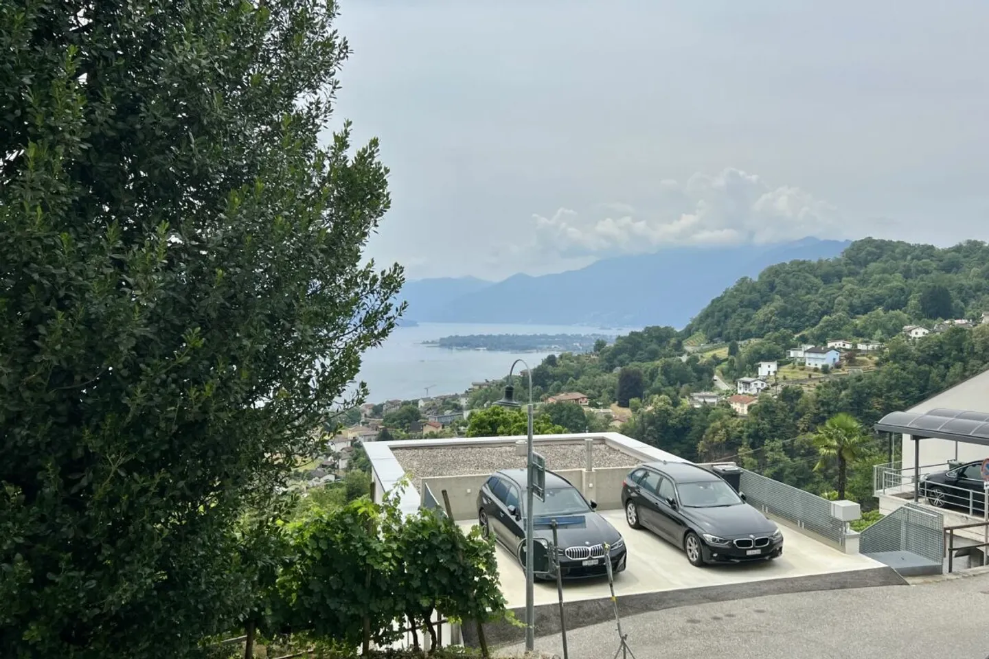 Appartamento 4,5 locali in una casa bifamiliare con vista lago a 180°, grande terrazza solare e giardino privato - Foto 19 di 50