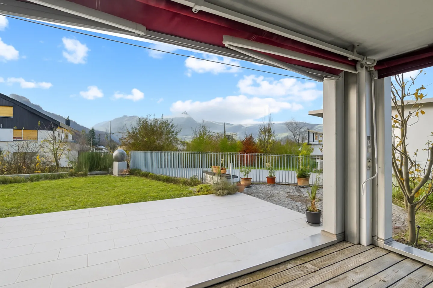 Ampio appartamento con giardino e parcella privata sul lago - Foto 6 di 8