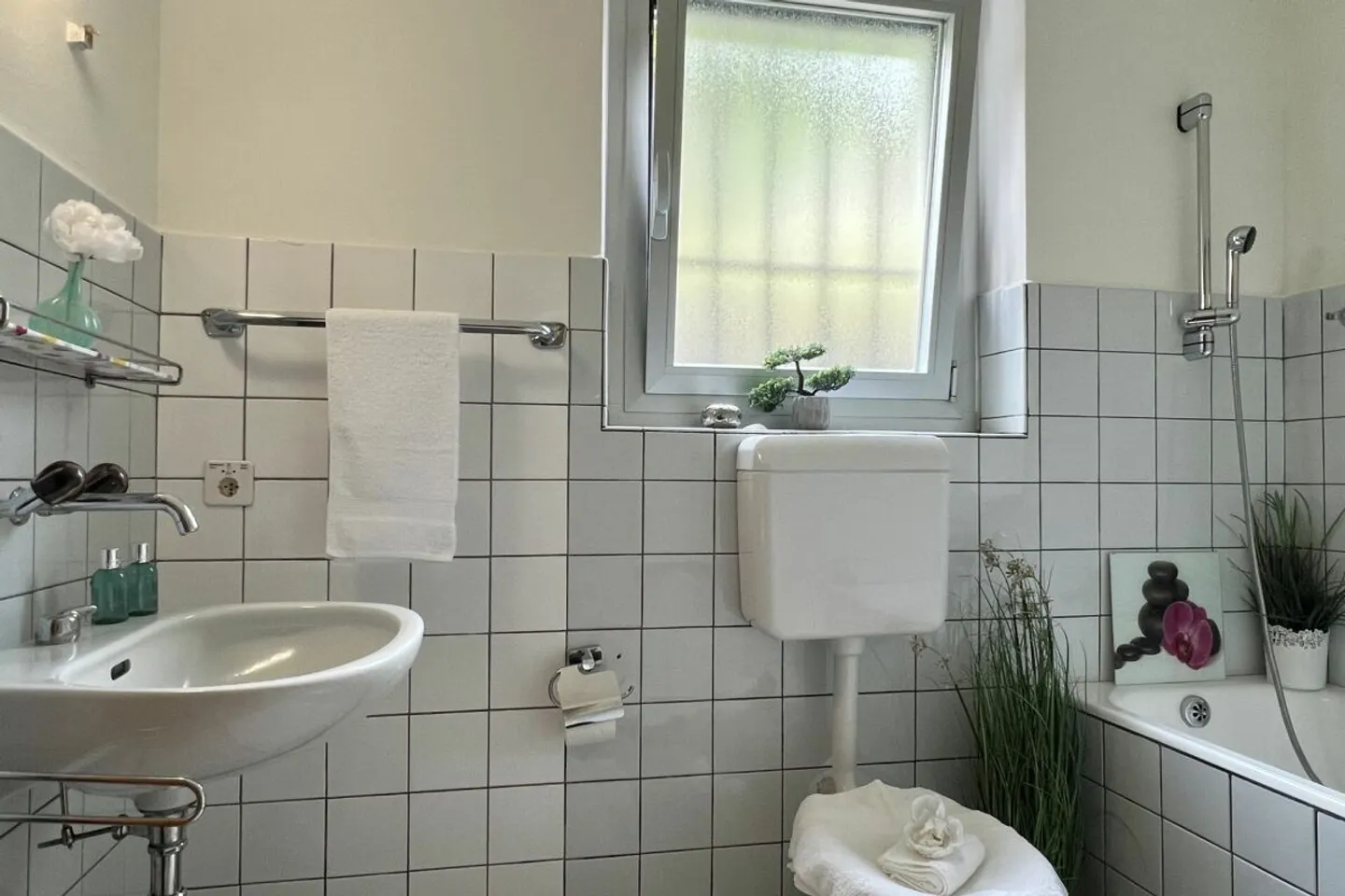 Appartamento 4,5 locali in una casa bifamiliare con vista lago a 180°, grande terrazza solare e giardino privato - Foto 21 di 50