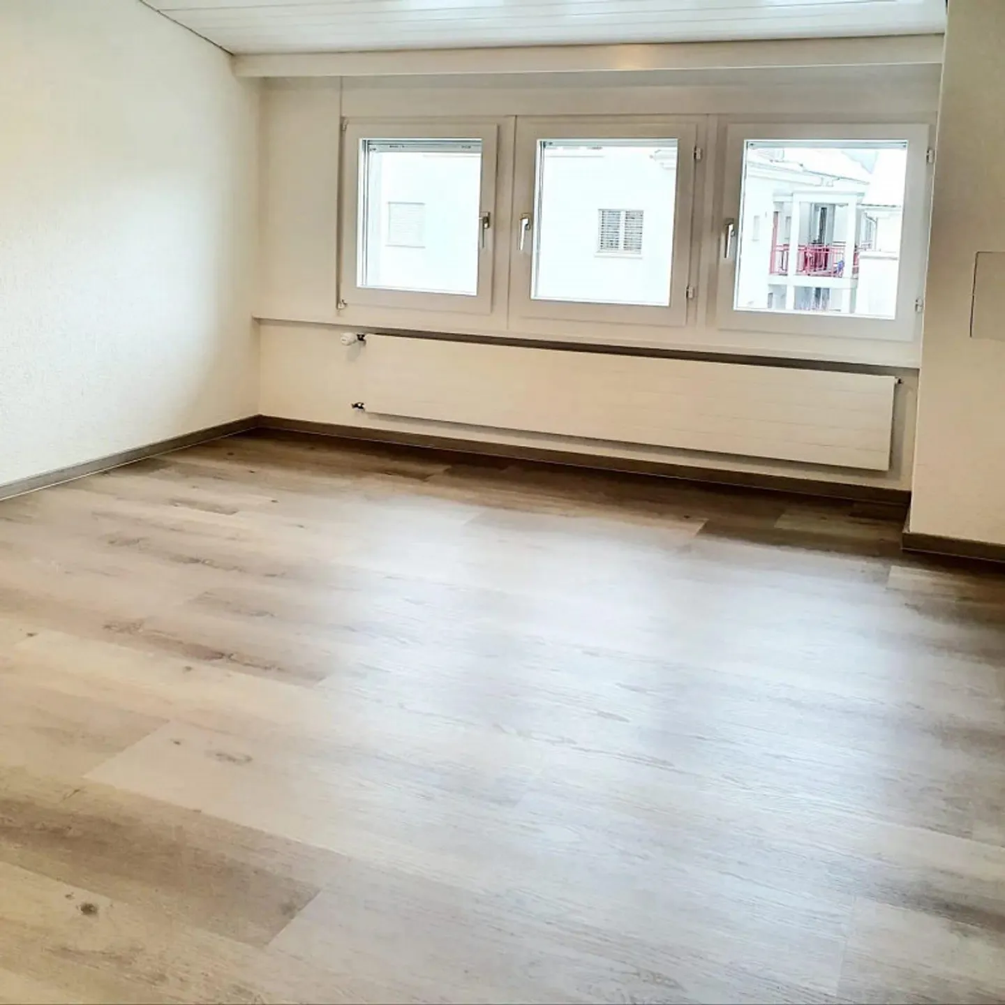 Top renoviert: Stilvolle 2.5 Zimmer-Wohnung im Herzen der Stadt - Foto 9 di 10