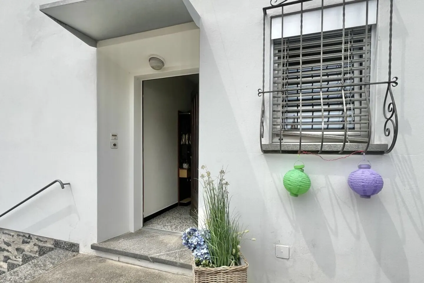 Appartamento 4,5 locali in una casa bifamiliare con vista lago a 180°, grande terrazza solare e giardino privato - Foto 14 di 50