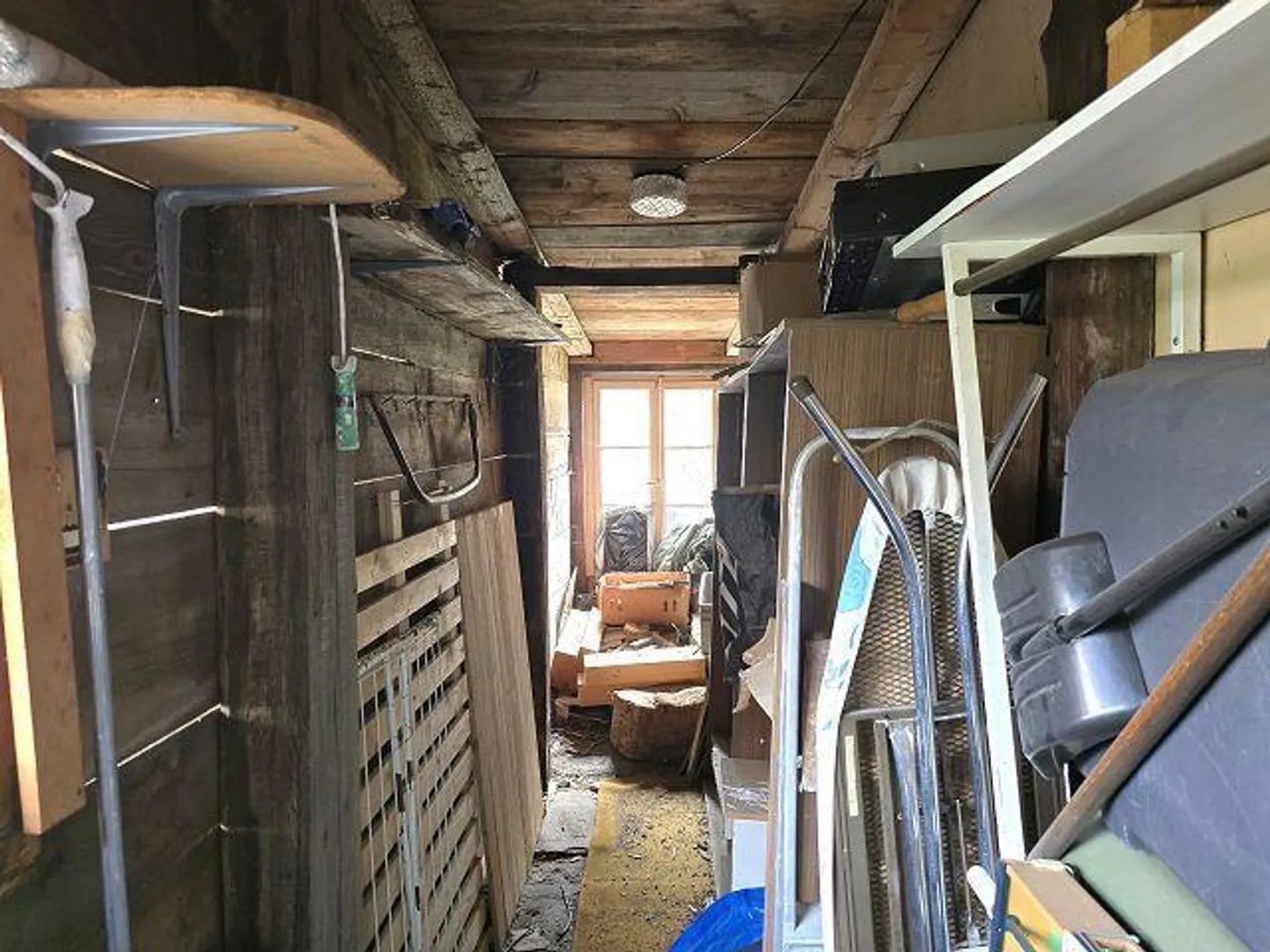 Grande casa di villaggio da ristrutturare in una posizione centrale, tranquilla e soleggiata ... - Foto 21 di 34