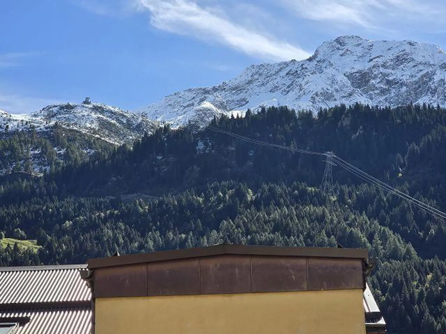 Grande casa di villaggio da ristrutturare in una posizione centrale, tranquilla e soleggiata ... - Foto 22 di 34