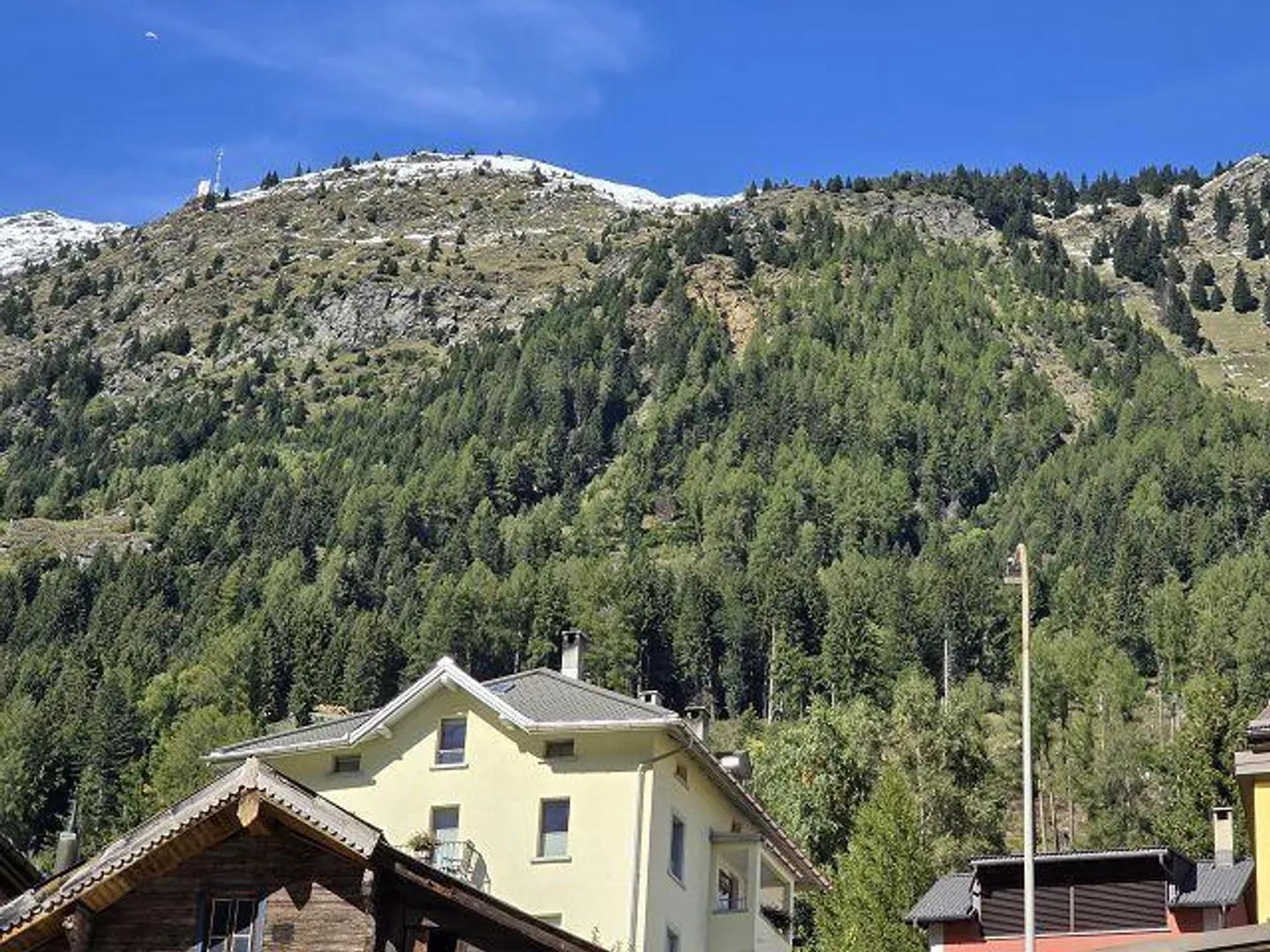 Grande casa di villaggio da ristrutturare in una posizione centrale, tranquilla e soleggiata ... - Foto 25 di 34