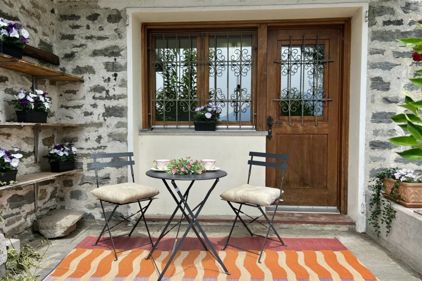 Appartamento 4,5 locali in una casa bifamiliare con vista lago a 180°, grande terrazza solare e giardino privato - Foto 33 di 50