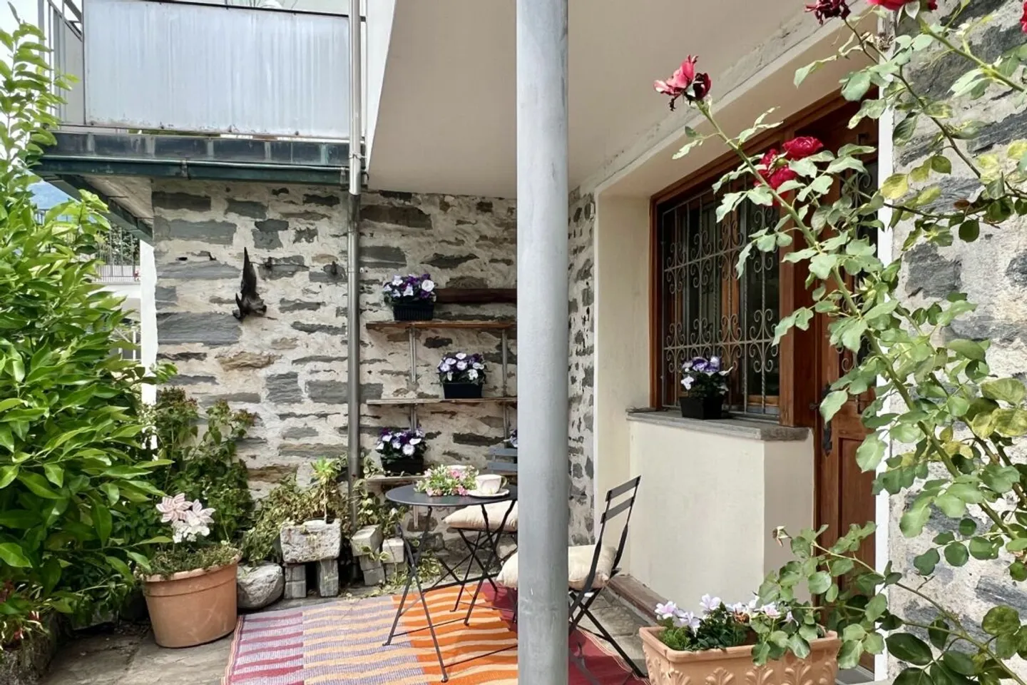 Appartamento 4,5 locali in una casa bifamiliare con vista lago a 180°, grande terrazza solare e giardino privato - Foto 36 di 50