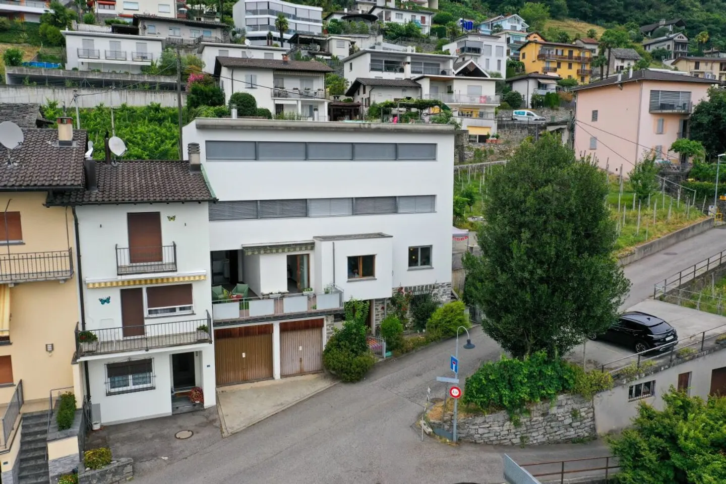 Appartamento 4,5 locali in una casa bifamiliare con vista lago a 180°, grande terrazza solare e giardino privato - Foto 37 di 50