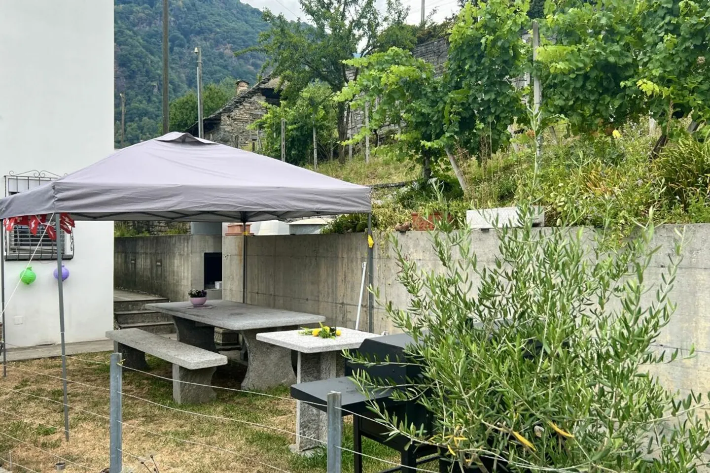 Appartamento 4,5 locali in una casa bifamiliare con vista lago a 180°, grande terrazza solare e giardino privato - Foto 39 di 50