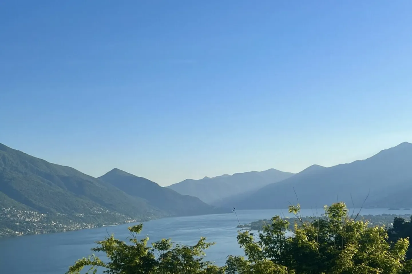 Appartamento 4,5 locali in una casa bifamiliare con vista lago a 180°, grande terrazza solare e giardino privato - Foto 40 di 50