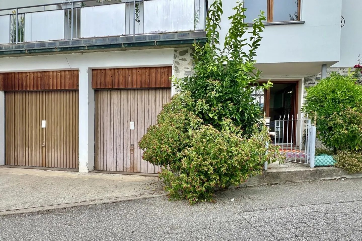 Appartamento 4,5 locali in una casa bifamiliare con vista lago a 180°, grande terrazza solare e giardino privato - Foto 46 di 50