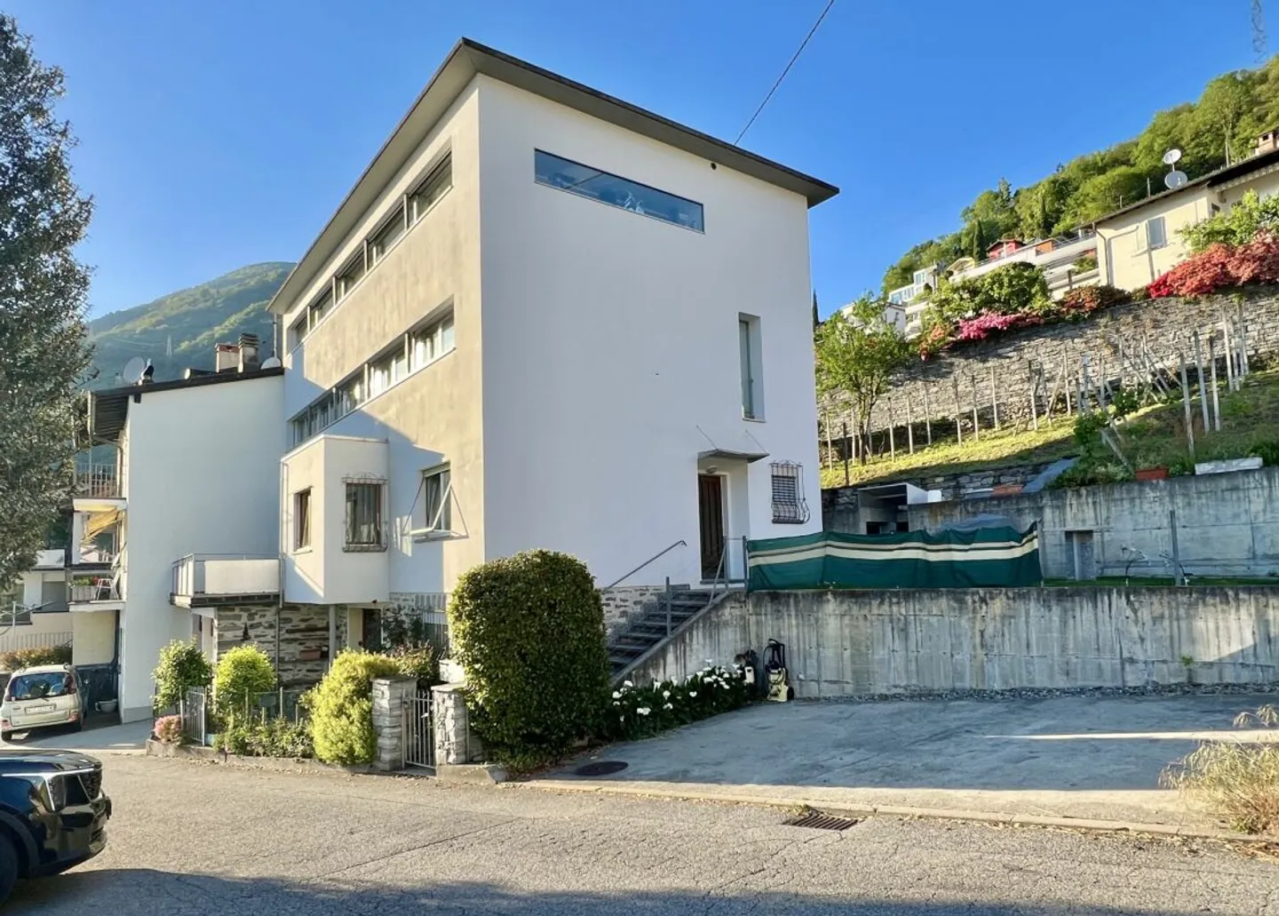 Appartamento 4,5 locali in una casa bifamiliare con vista lago a 180°, grande terrazza solare e giardino privato - Foto 48 di 50