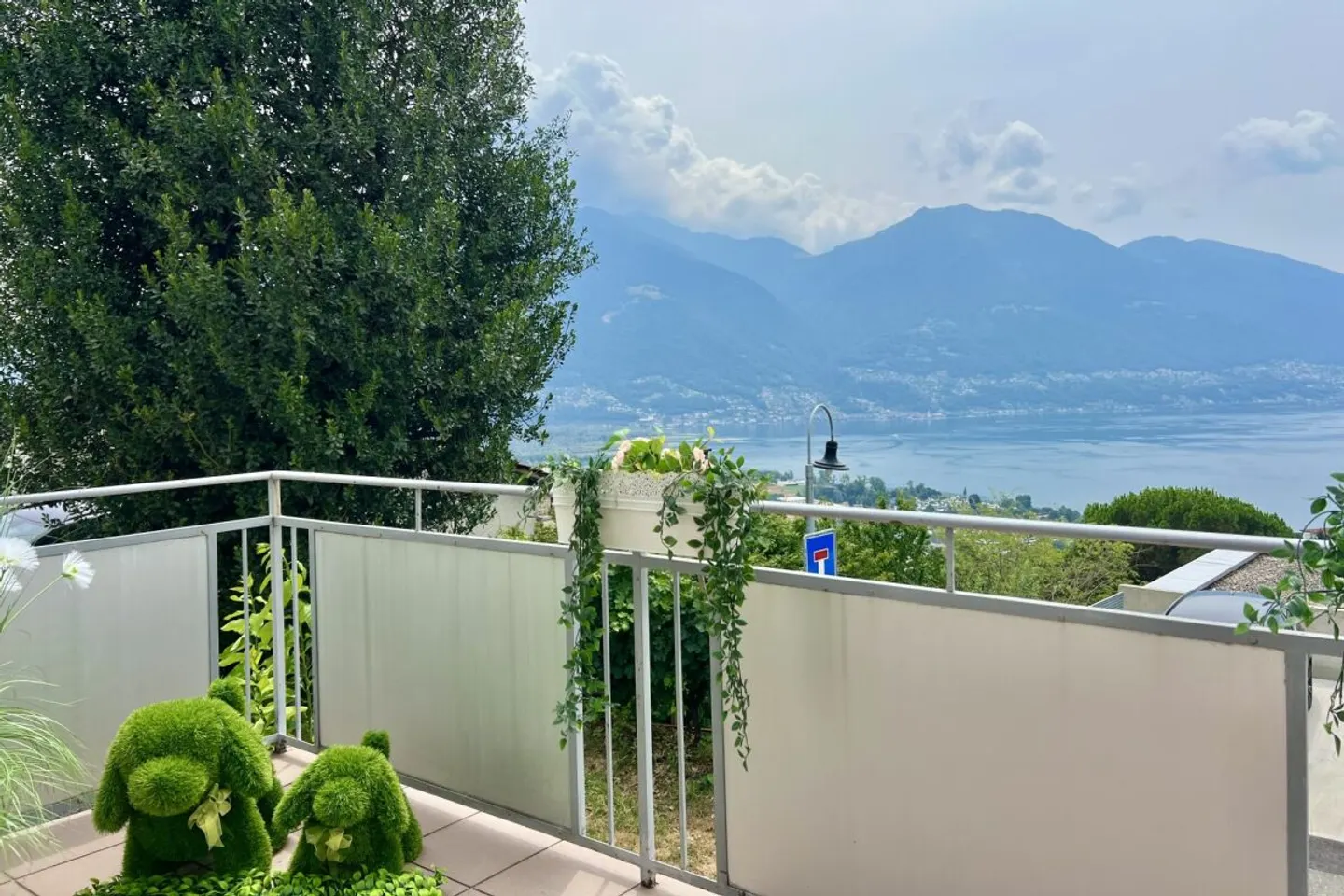 Appartamento 4,5 locali in una casa bifamiliare con vista lago a 180°, grande terrazza solare e giardino privato - Foto 49 di 50