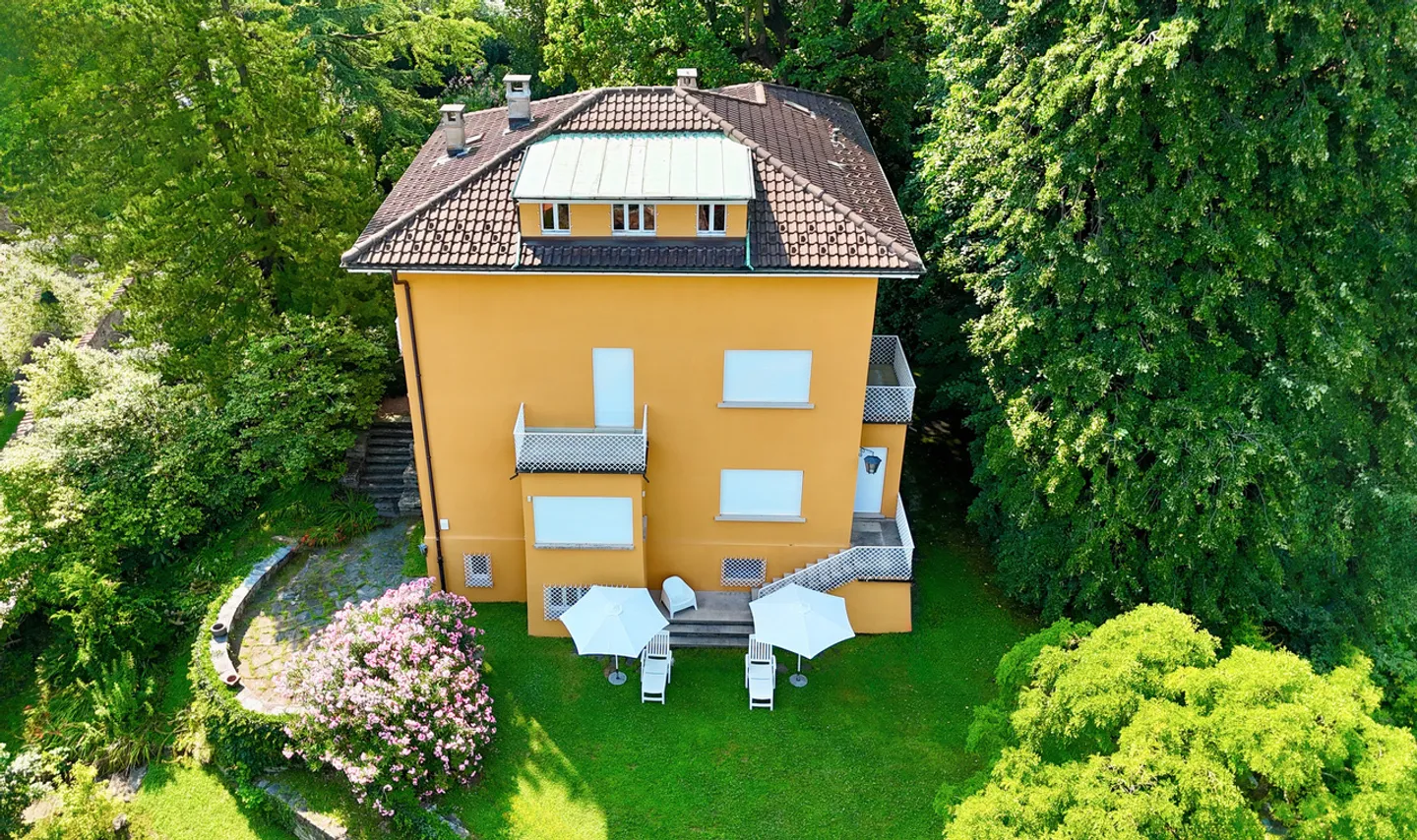 Villa di Prestigio con Splendido Parco vicino al centro di Lugano - Foto 1 di 5