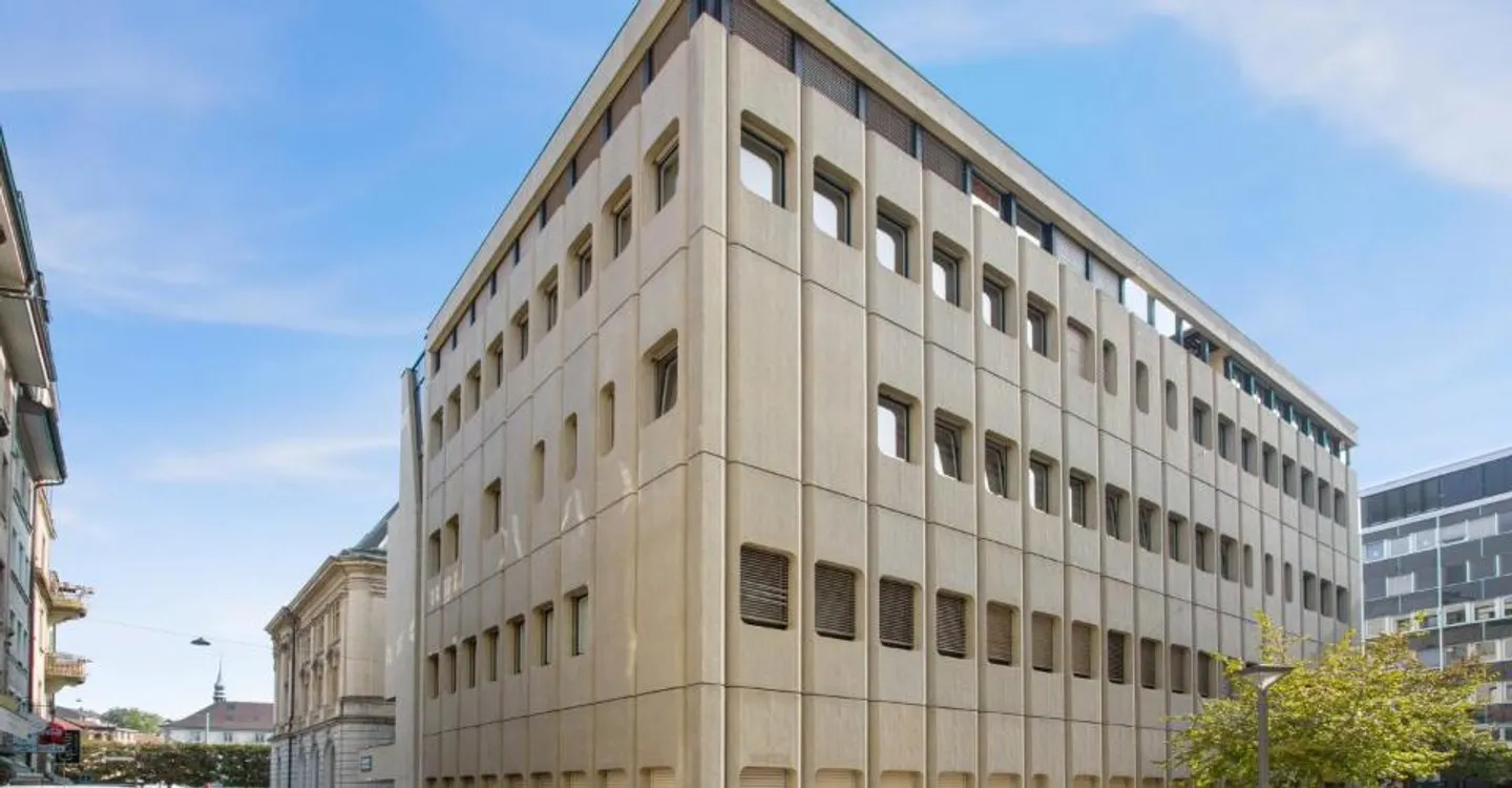 Spazi commerciali e amministrativi nel centro città - Foto 2 di 12