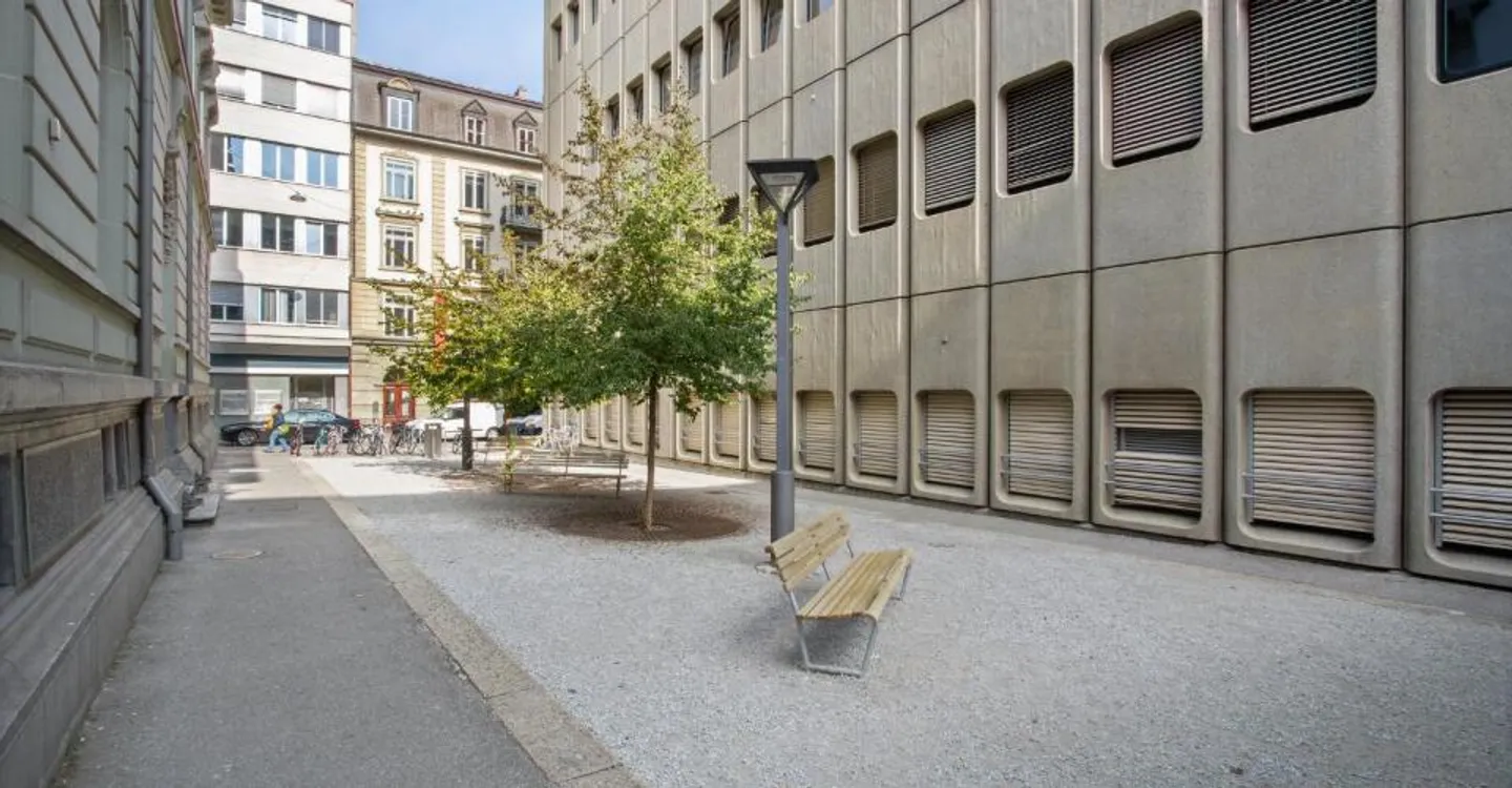 Spazi commerciali e amministrativi nel centro città - Foto 3 di 12