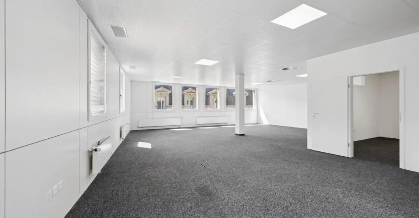 Spazi commerciali e amministrativi nel centro città - Foto 7 di 12