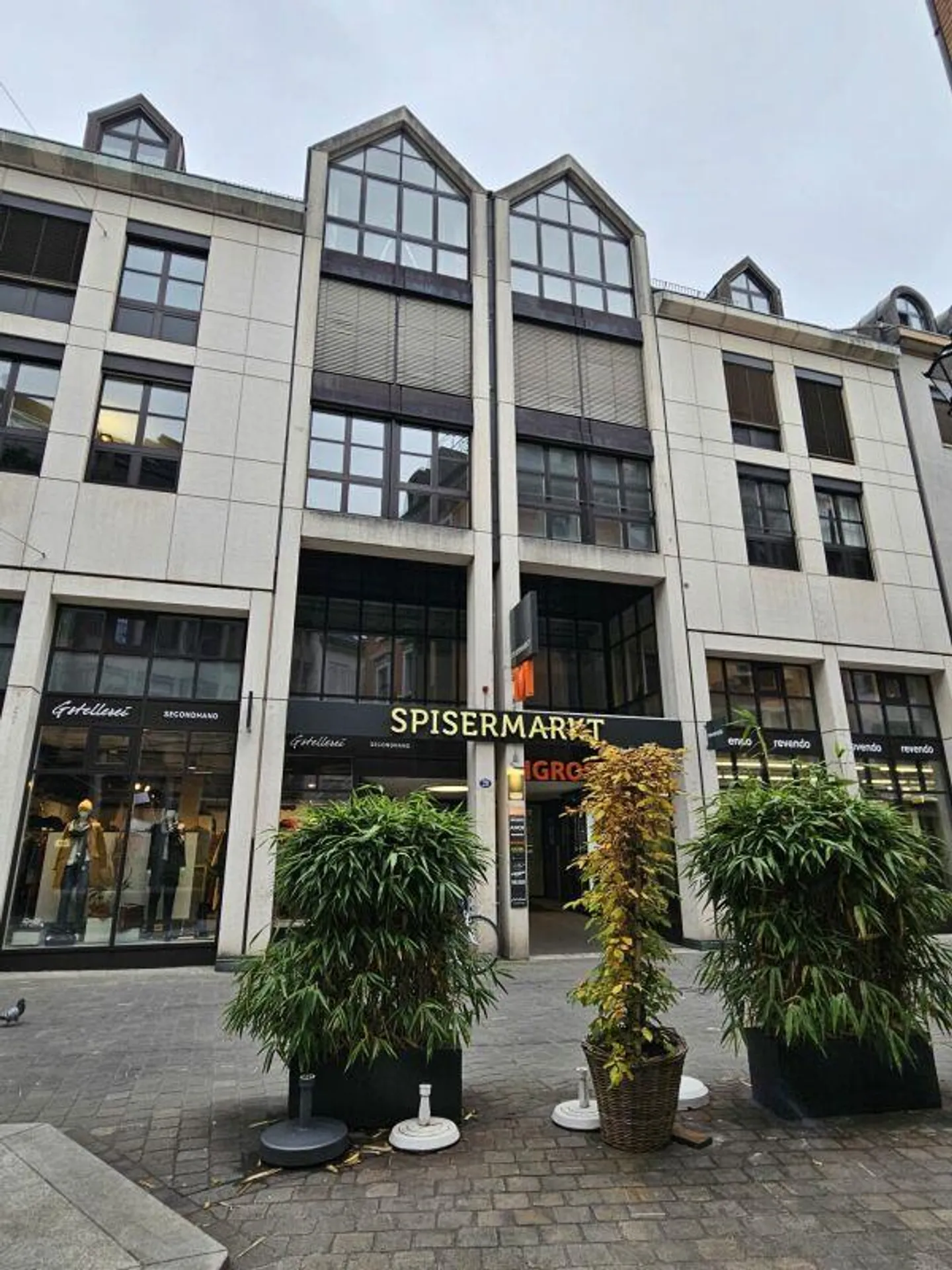 Office space on the 2nd floor - flexible use until March 2027 - Photo 1 of 8