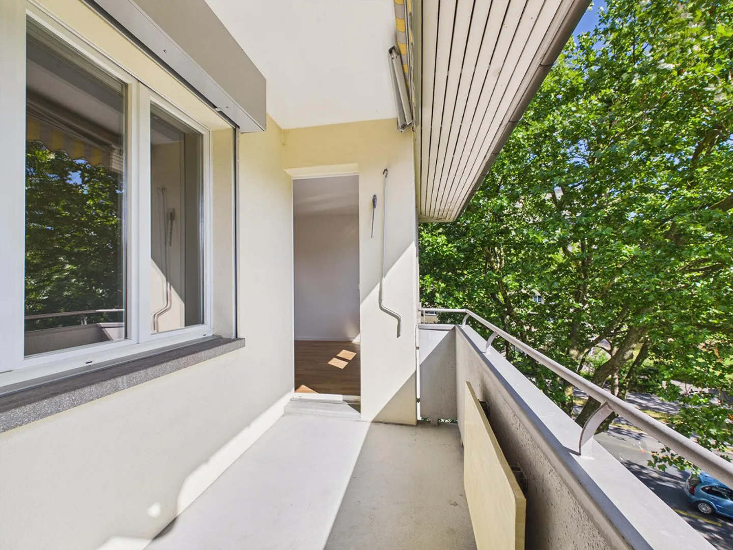 Freshly renovated & bright 4.5-room apartment in a central location - Photo 3 of 21