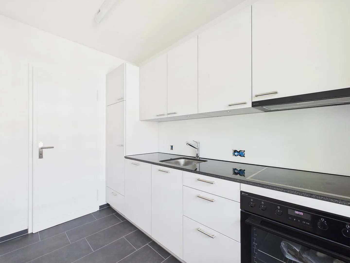 Freshly renovated & bright 4.5-room apartment in a central location - Photo 11 of 21