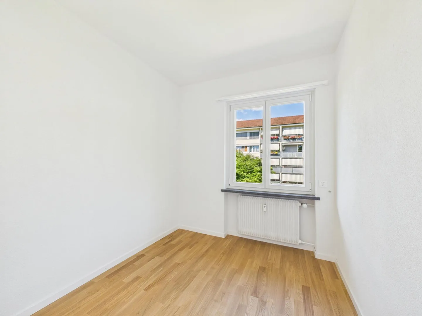 Freshly renovated & bright 4.5-room apartment in a central location - Photo 12 of 21