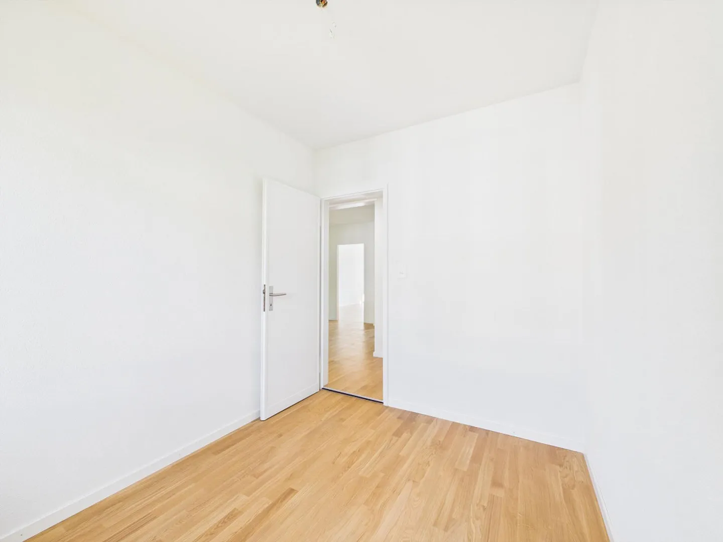 Freshly renovated & bright 4.5-room apartment in a central location - Photo 13 of 21
