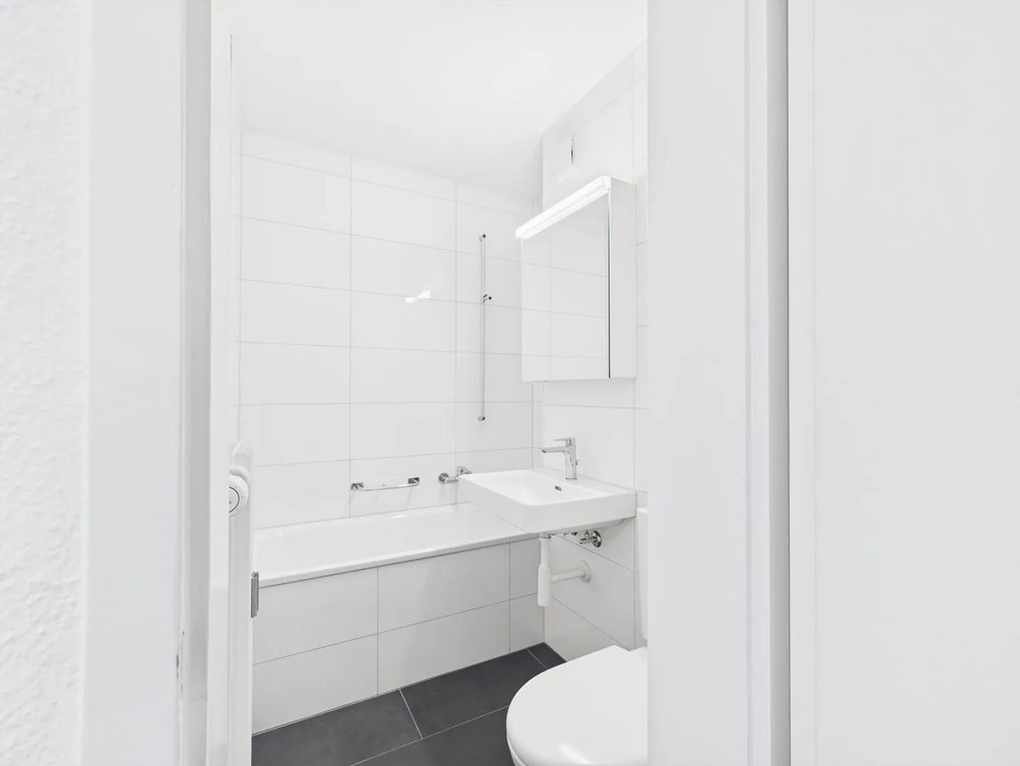 Freshly renovated & bright 4.5-room apartment in a central location - Photo 15 of 21