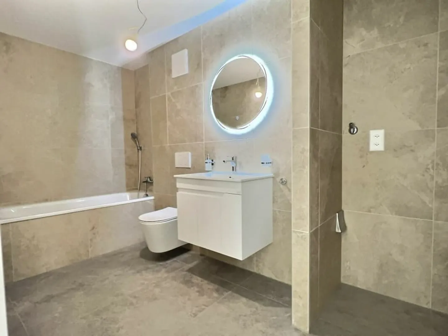 Spacieux 3,5p avec grande terrasse de 30m2 - Foto 12 di 13
