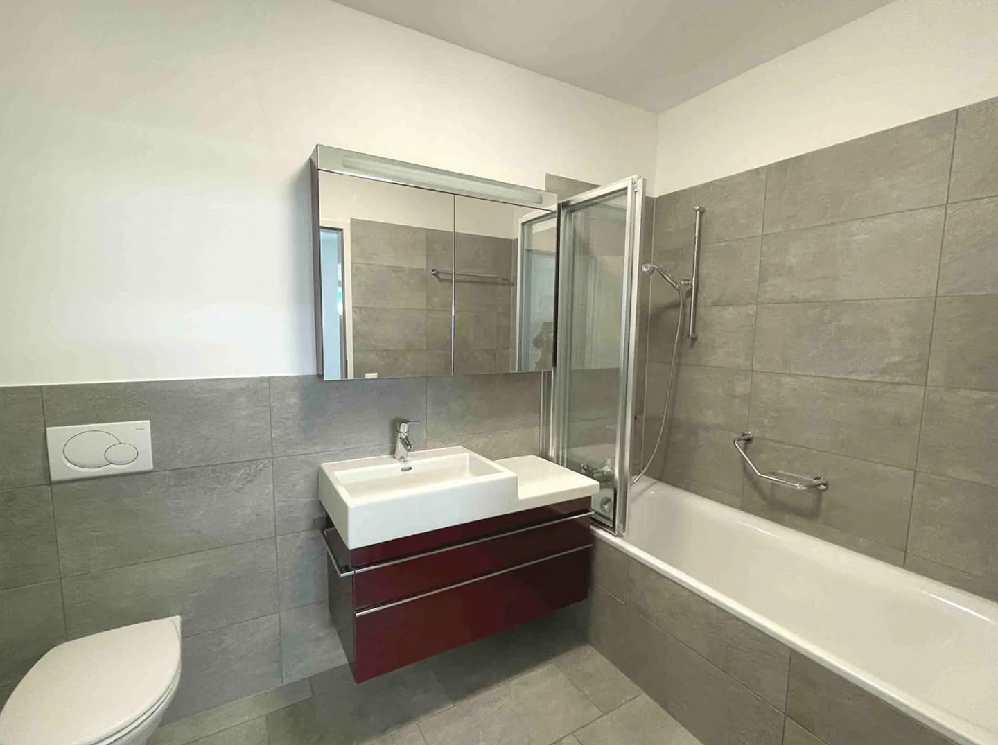 Appartamento con grande terrazza coperta in zona comoda e strategica - Foto 9 von 15