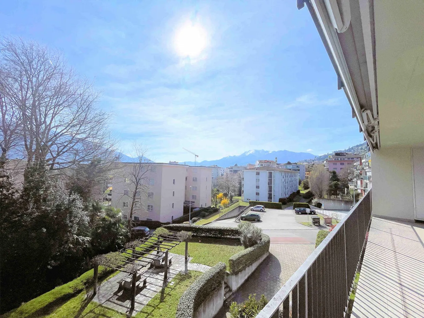 Appartamento con grande terrazza coperta in zona comoda e strategica - Foto 11 von 15