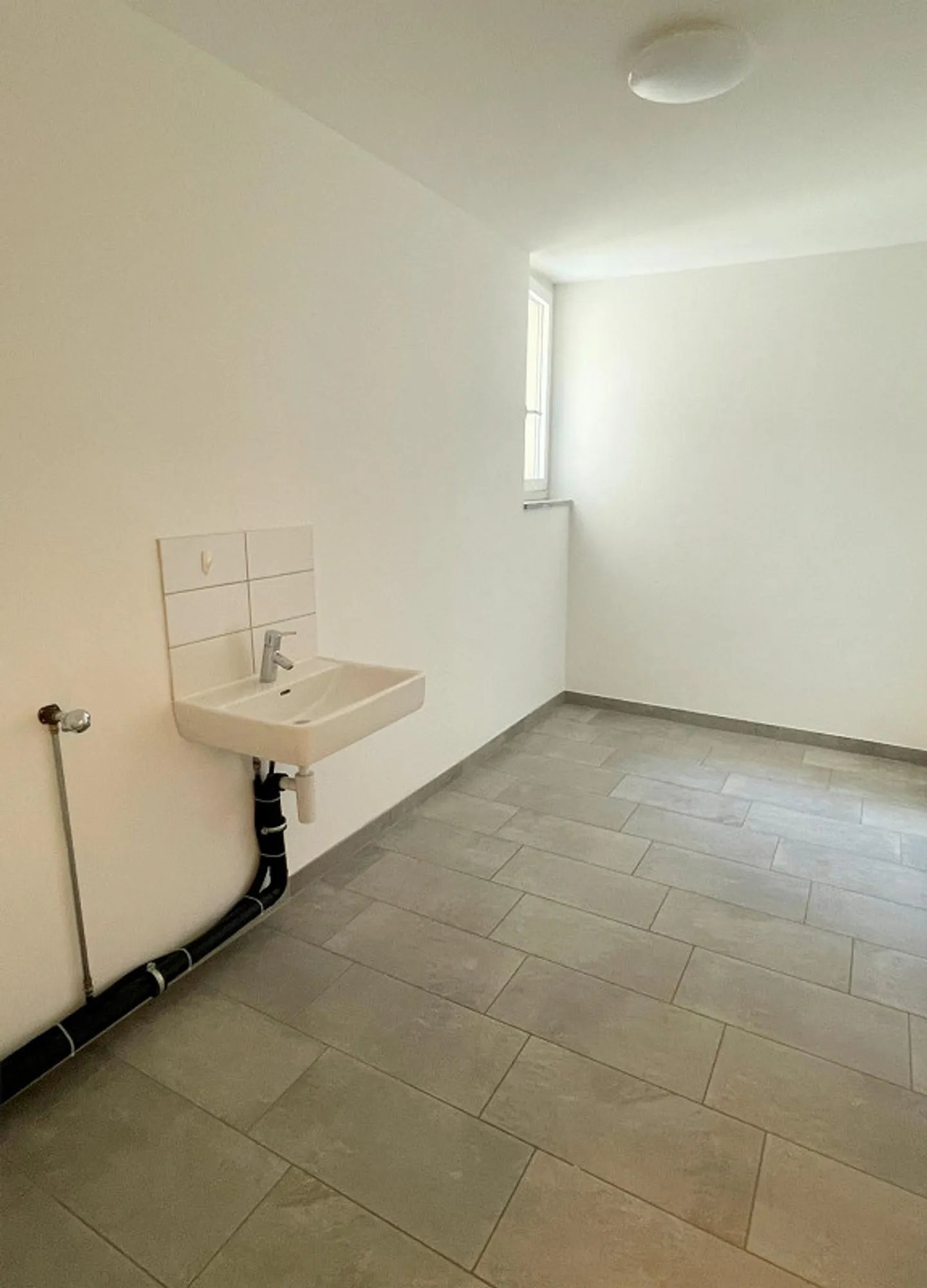 Appartamento con grande terrazza coperta in zona comoda e strategica - Foto 13 von 15