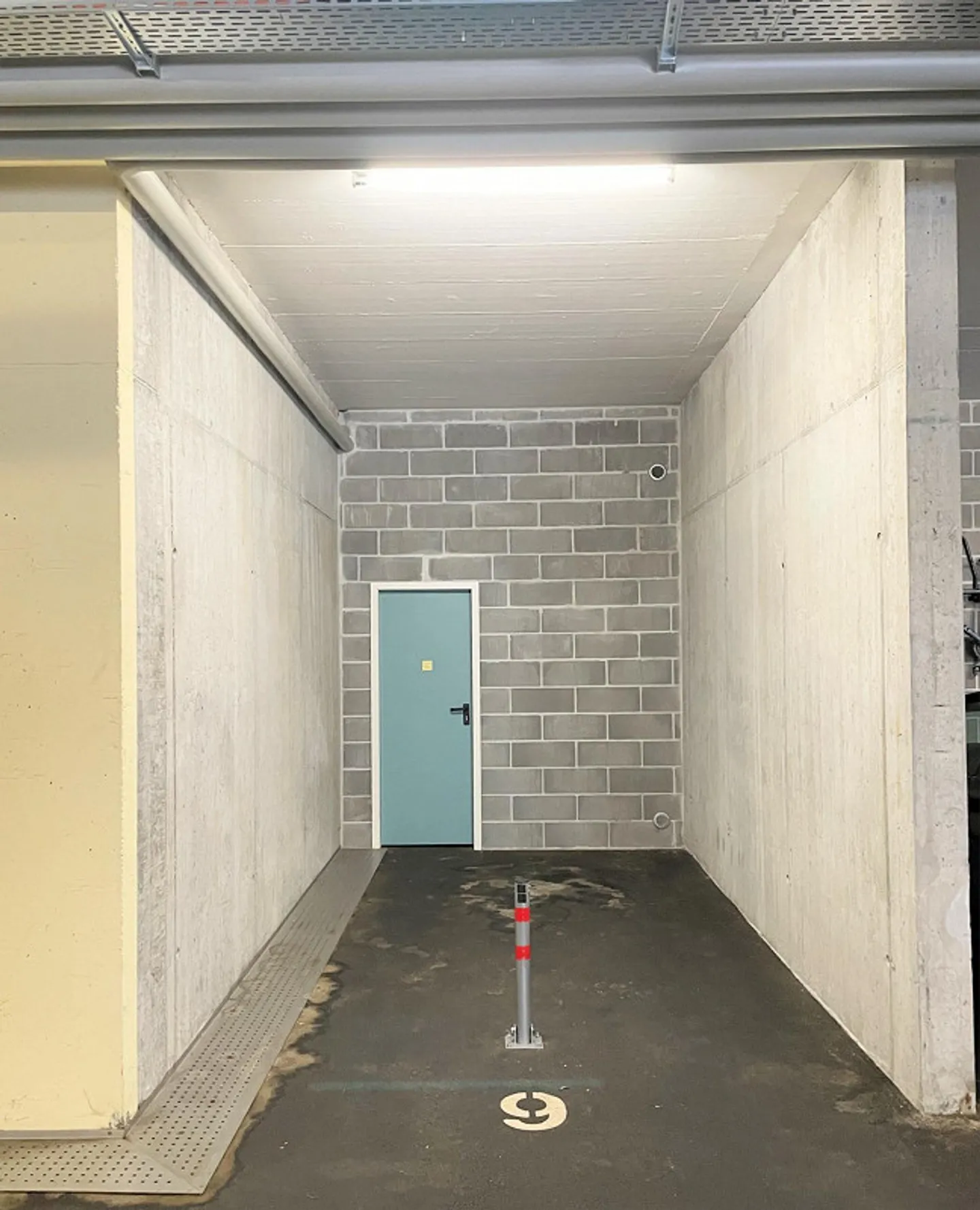 Appartamento con grande terrazza coperta in zona comoda e strategica - Foto 14 von 15