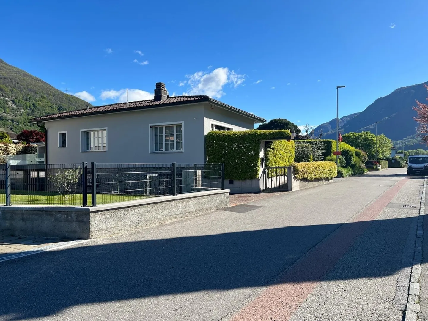 Casa Familiare Moderna con Piscina - Foto 1 di 13