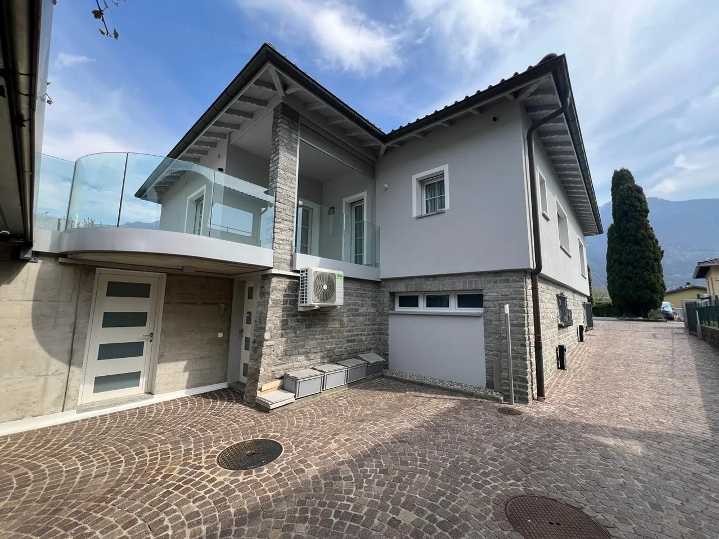 Casa Familiare Moderna con Piscina - Foto 2 di 13