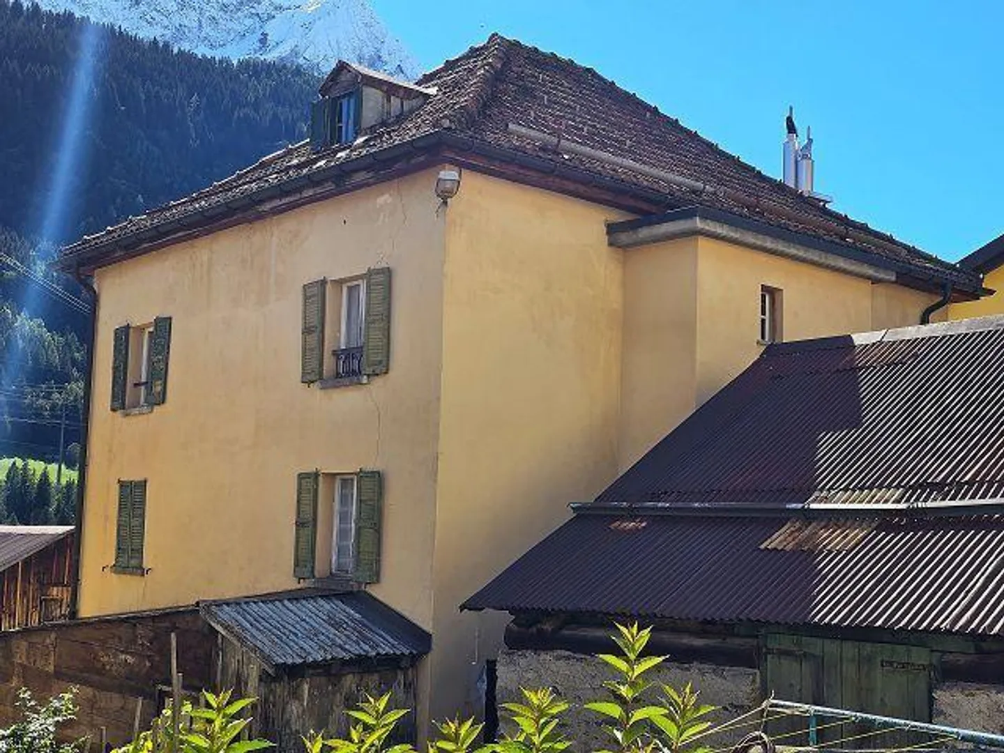 Grande casa di villaggio da ristrutturare in una posizione centrale, tranquilla e soleggiata ... - Foto 29 di 34